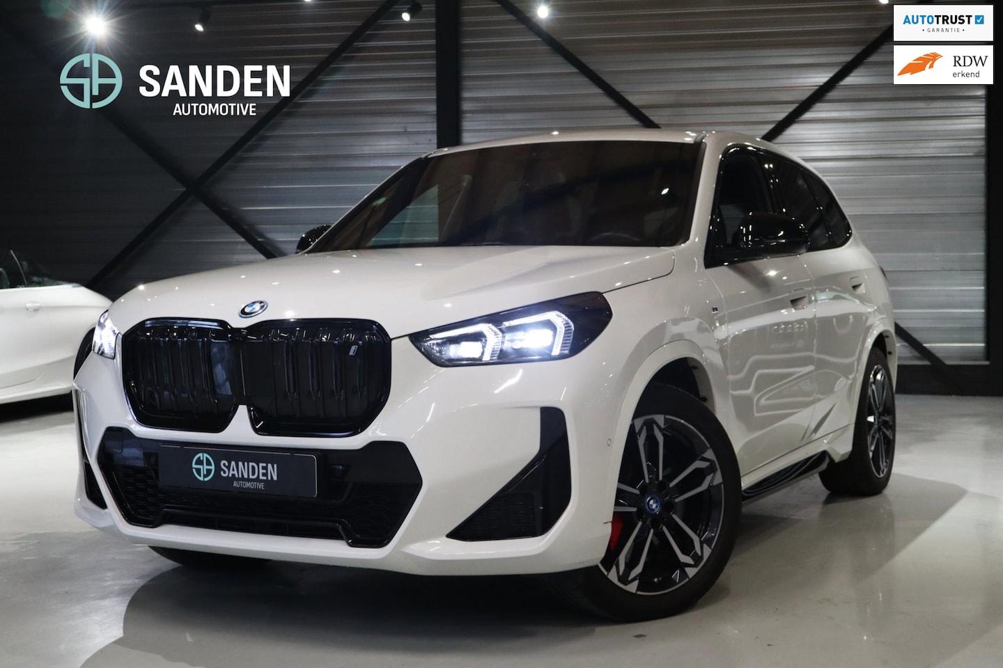 BMW iX1 - XDrive30 67 kWh M Sport|Automaat|LED|Navi|Camera|Premium Pack|19 inch - AutoWereld.nl