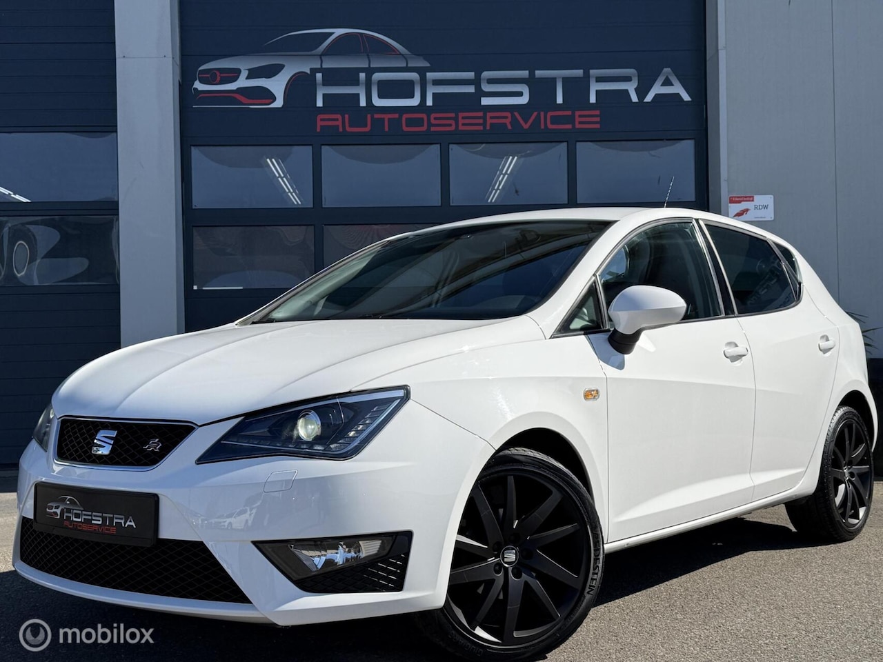 SEAT Ibiza - 1.2 TSI FR Xenon-Led Clima Cruise 17inch Stoer! - AutoWereld.nl