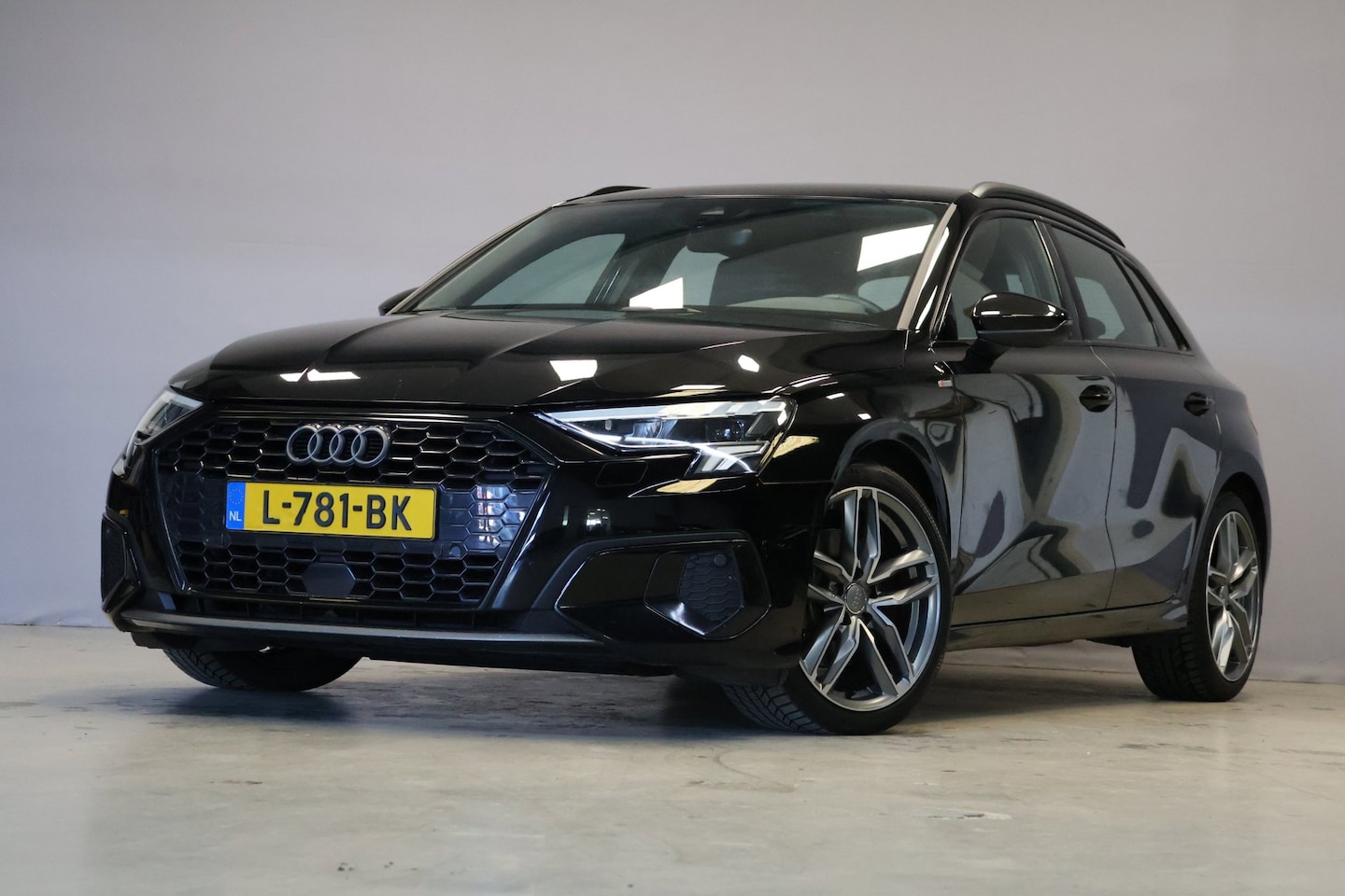 Audi A3 Sportback - 35 TFSI Sport Business |AUT|Stoelverwaming| - AutoWereld.nl