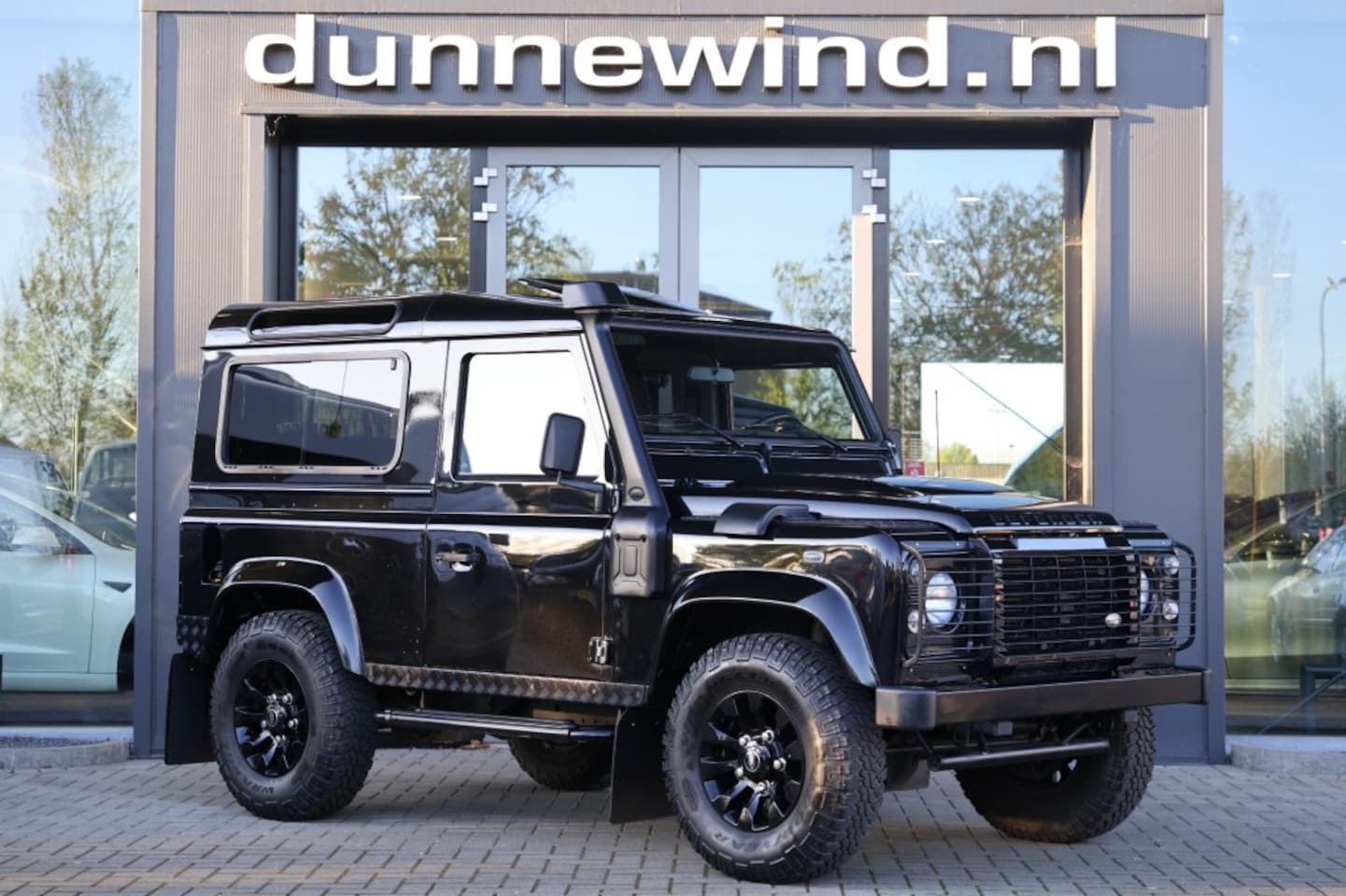 Land Rover Defender - 90 XS *38945KM*AIRCO*LEDER*DEALERONDERHOUDEN*SANTORINI BLACK* - AutoWereld.nl