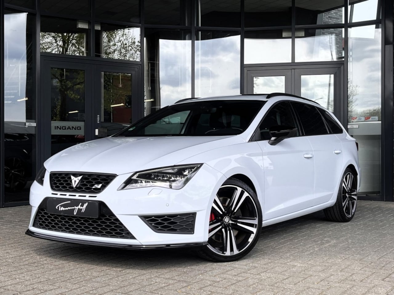 SEAT Leon - ST 2.0 TSI CUPRA 290 370PK CLIMA - NAVI - PANO. DAK - PDC - VOLL. HISTORIE - AutoWereld.nl