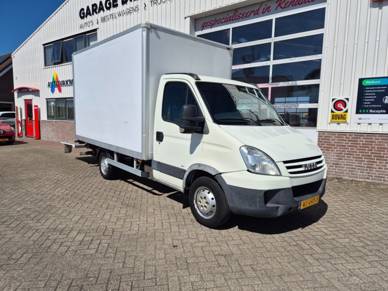 Iveco Daily - 35S10 Laadbak + laadklep Trekhaak Automaat N1 Klasse - AutoWereld.nl