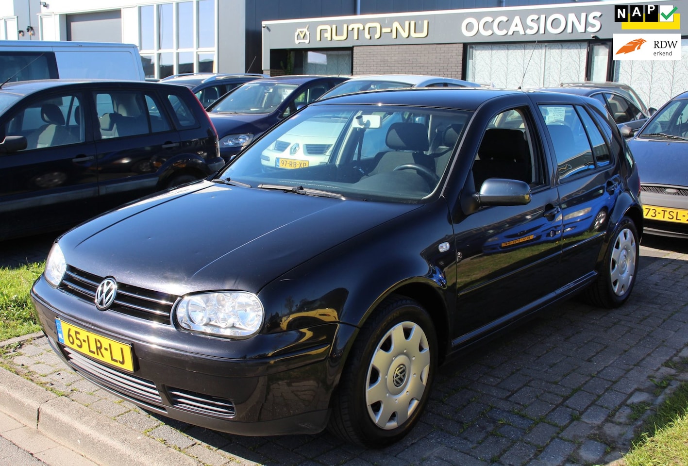 Volkswagen Golf - 1.6-16V Sportline Pacific 5-Deurs Climate Cruise NAV Trekhaak Zwart NAP APK - AutoWereld.nl