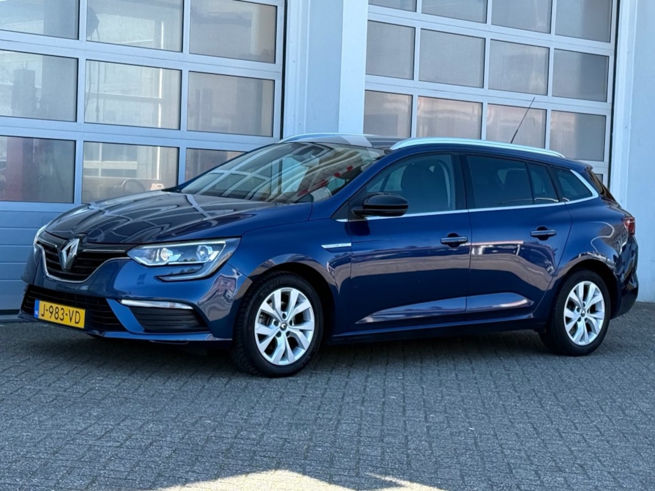 Renault Mégane - 1.3 TCE 140PK Limited Aut. Navi Cruise Pdc Trekhaak - AutoWereld.nl