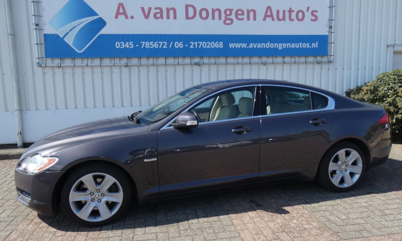Jaguar XF - 4.2 V8 Premium Luxury 4.2 V8 PREMIUM LUXURY,Leer,Navi,Camera,APK 27-1-27 - AutoWereld.nl