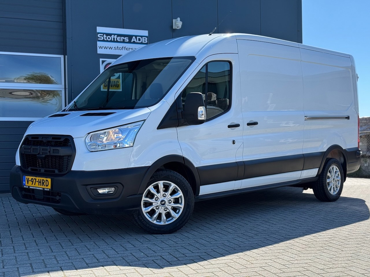 Ford Transit - 350 2.0 TDCI 130pk L3H2 Trend AUTOMAAT | 2 X SCHUIFDEUR | Raptor | Camera | DAB | 17 inch - AutoWereld.nl