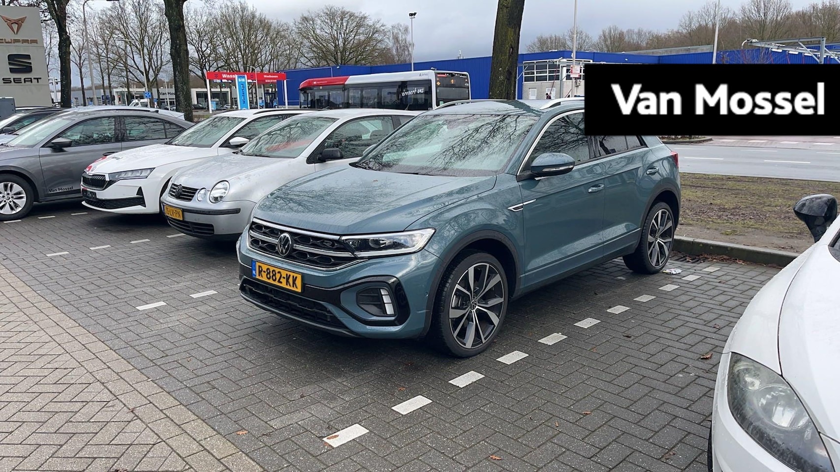Volkswagen T-Roc - 1.5 TSI R-Line | 150 PK | Automaat | Trekhaak | Stoelverwarming | Keyless | Digital Cockpi - AutoWereld.nl