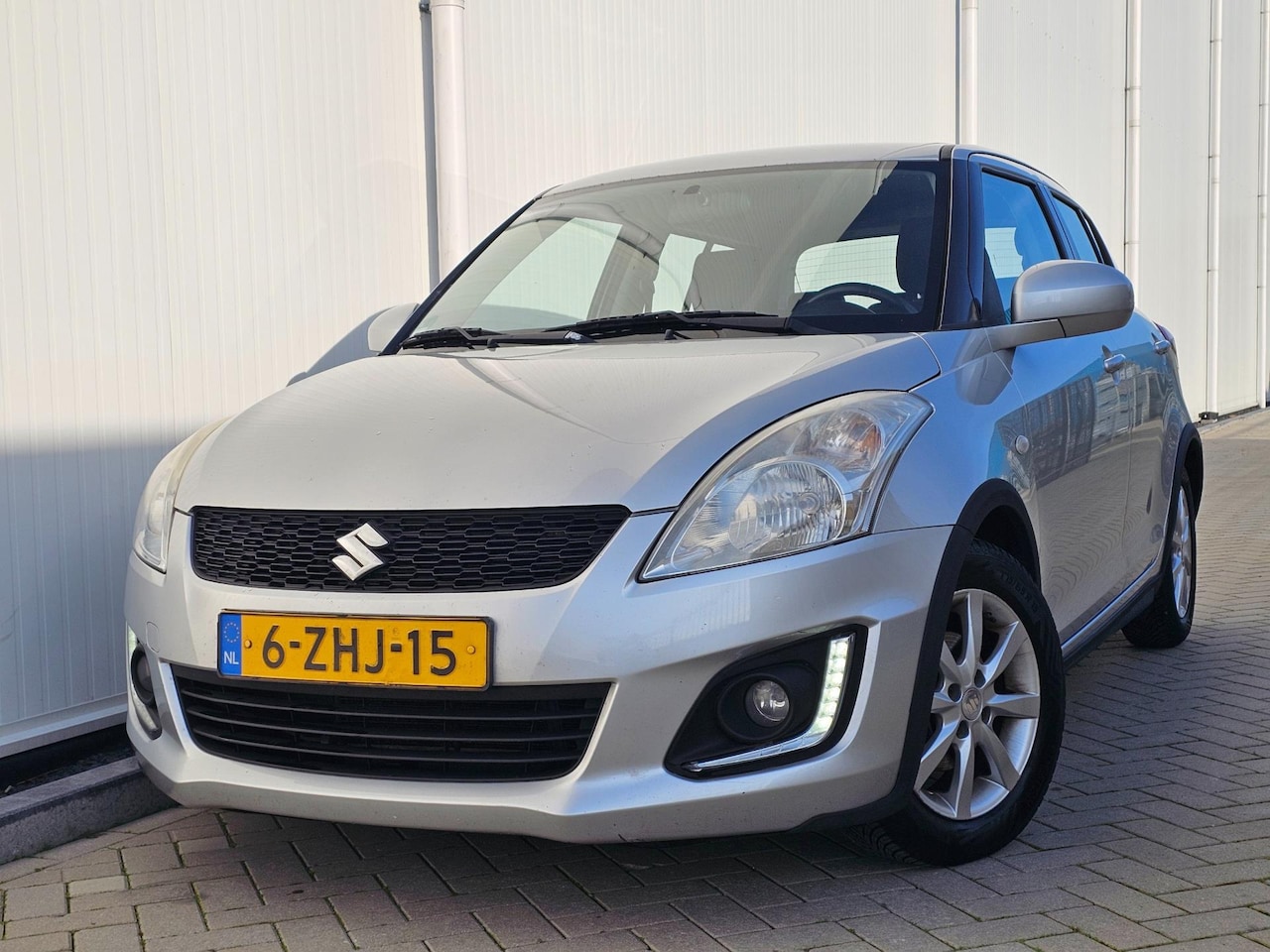 Suzuki Swift - 1.2 Dynamic EASSS bj 2015 Dealer o.h. Nw.APK Veel Opties! - AutoWereld.nl