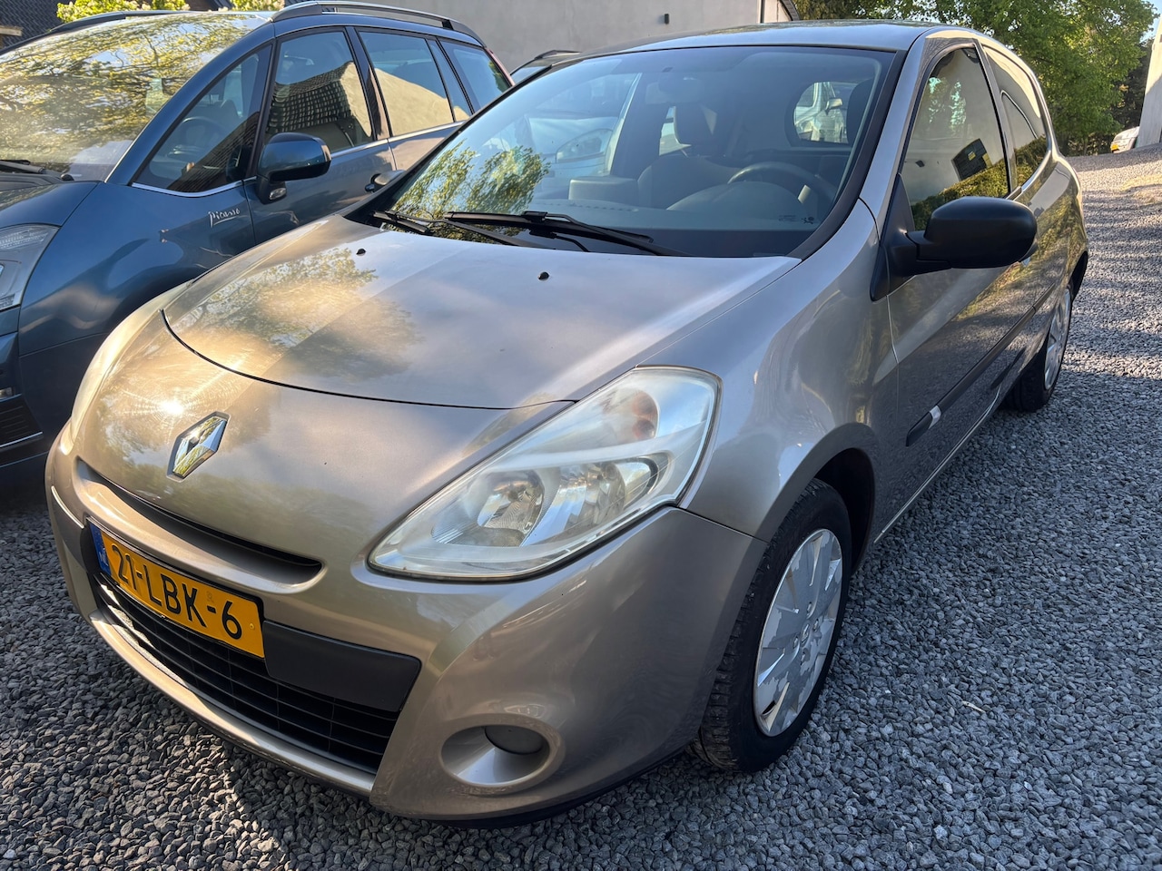 Renault Clio - 1.2 TCe Special Line 1.2 TCe Special Line NIEUWSTAAT - AutoWereld.nl