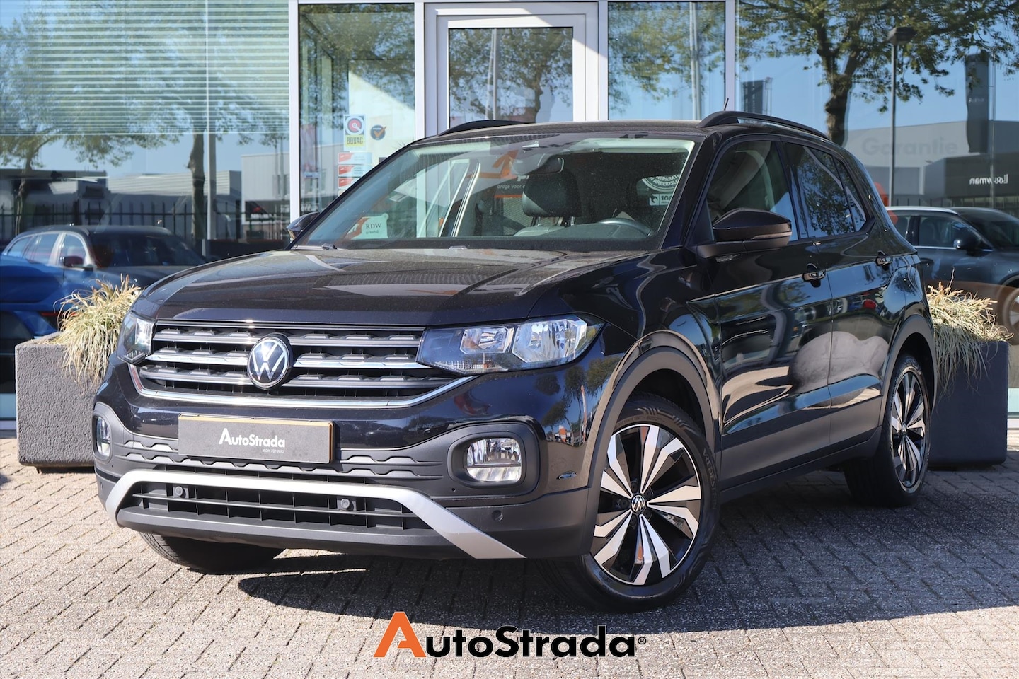 Volkswagen T-Cross - 1.0 TSI Life 95pk I Virtual Cockpit I Navigatie I Camera I Climate | Carplay - AutoWereld.nl