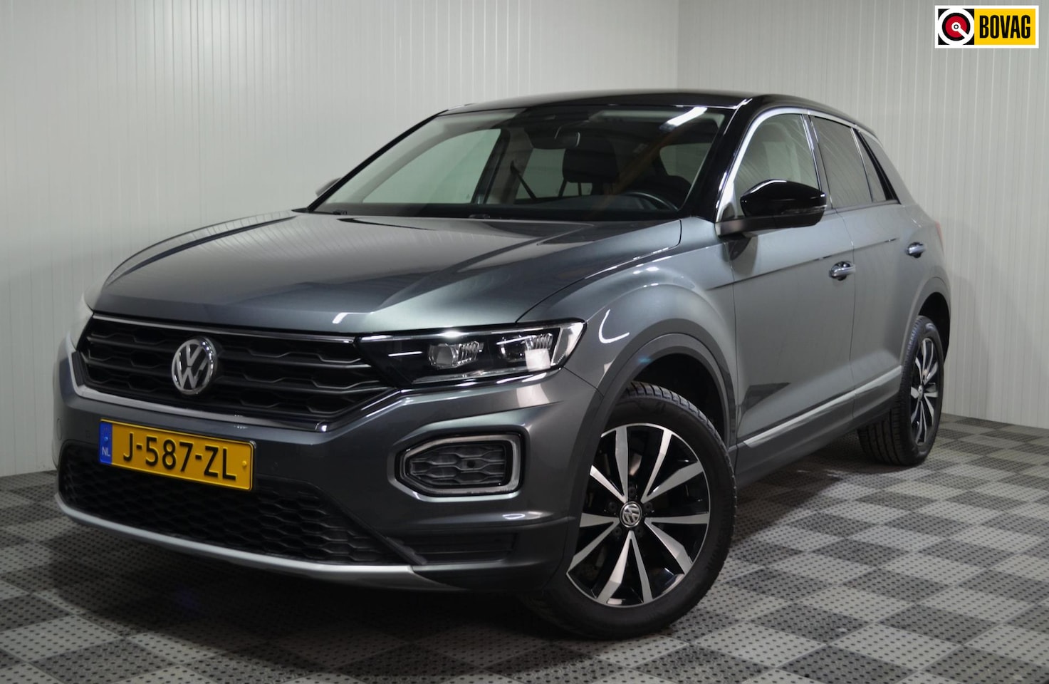 Volkswagen T-Roc - 1.5 TSI Sport / Virt.Cock. / Camera / Stoelverw./ Led / Adap.Cruise / Pdc - AutoWereld.nl