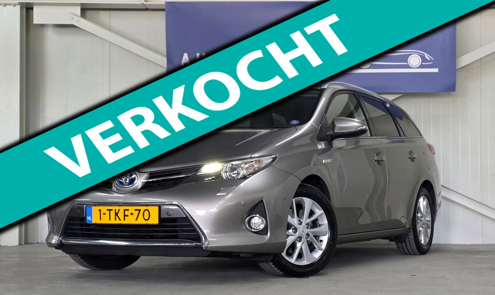 Toyota Auris Touring Sports - 1.8 Hybrid Lease+ Toyota Onderhouden Trekhaak Pano Leer IPA Mooi! - AutoWereld.nl