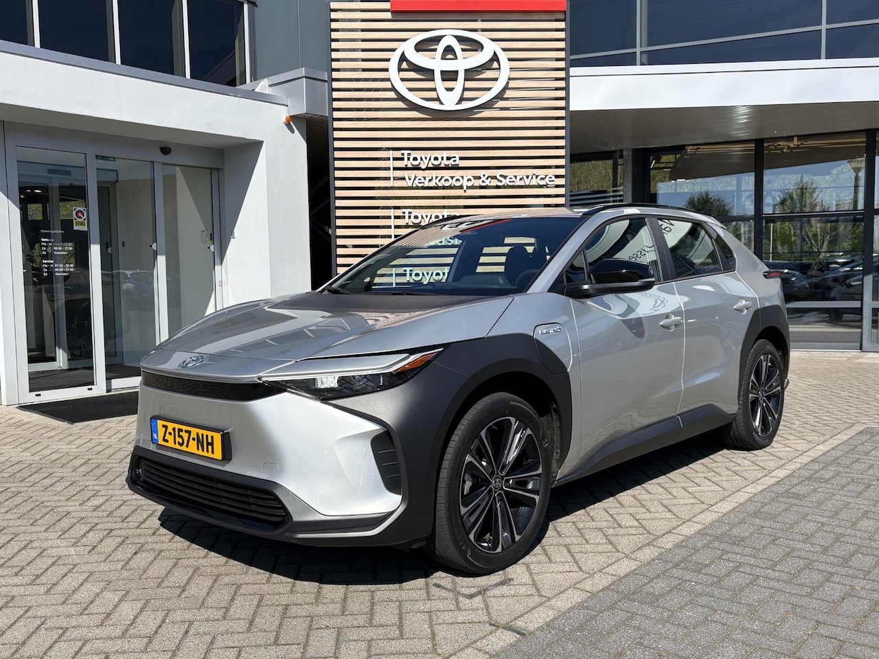 Toyota bZ4X - BUSINESS 71KWH 3-FASE 150KW-LADEN NAVI KEYLESS APPLE/ANDROID AD-CRUISE 18''LMV CAMERA DAB+ - AutoWereld.nl