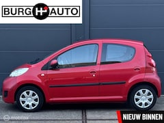 Peugeot 107 - 1.0-12V XS 5 deurs - APK T/M 16-04-2027 - 2E EIGENAAR - NAP - NL AUTO - EL. RAMEN - CPV