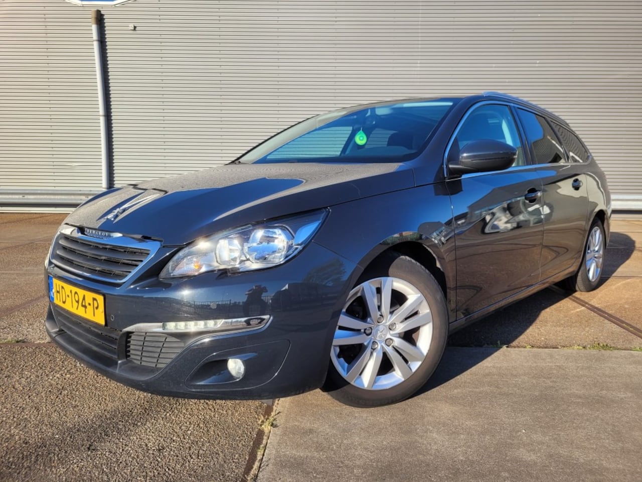 Peugeot 308 SW - 1.2 PureTech Blue Lease Executive Panodak - AutoWereld.nl