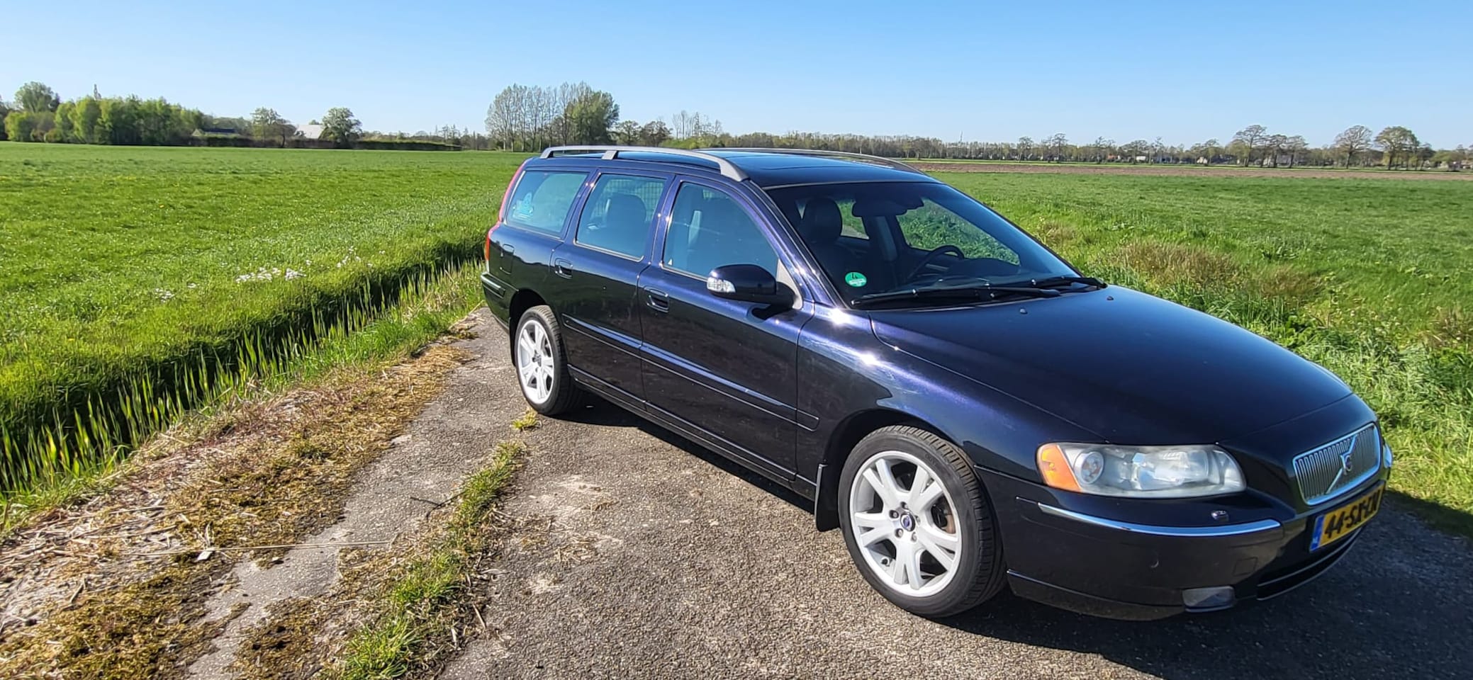 Volvo V70 - 2.5T AWD Summum werkende APK, schadevrij, alle (preventief) onderhoud gehad, APK april 2007 - AutoWereld.nl