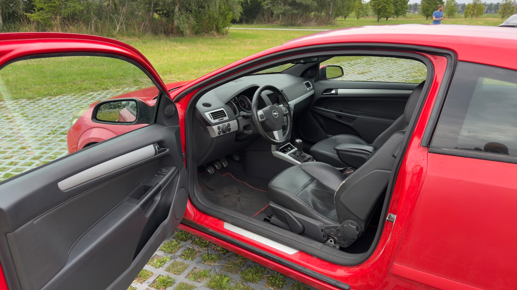 Opel Astra GTC - 2.0 T Sport OPC line edition - AutoWereld.nl