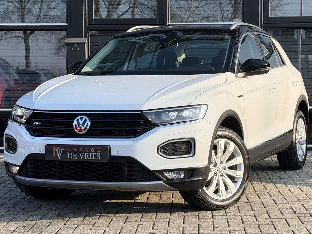 Volkswagen T-Roc - 1.5 TSI Sport Business DSG R-Line ACC CarPlay Camera Garantie - AutoWereld.nl