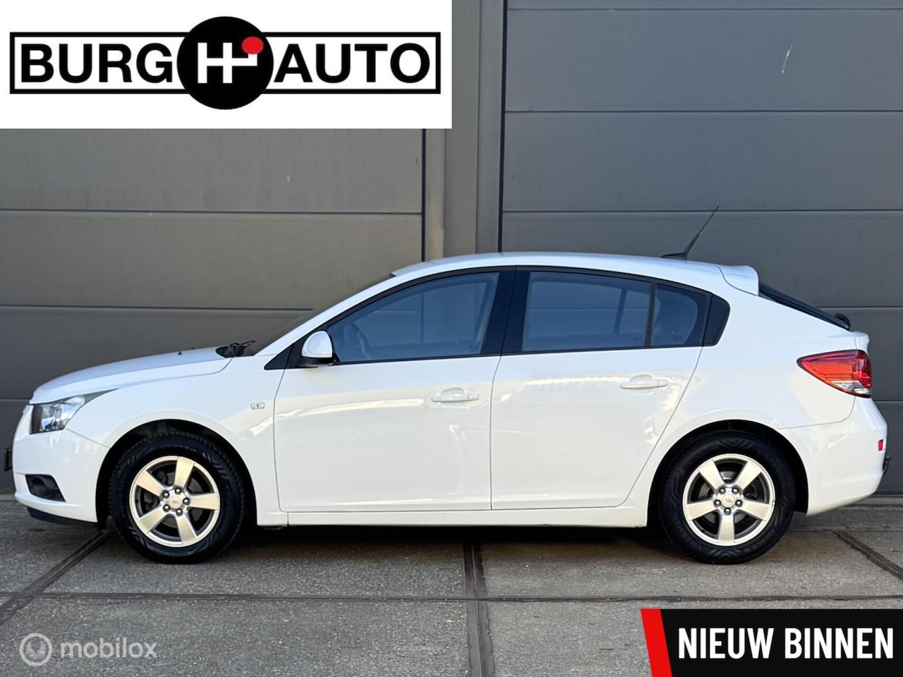 Chevrolet Cruze - 1.8 LT - APK T/M 31-03-2027 - AIRCO - NAVI - TREKHAAK - CRUISE CONTROLE - LM VELGEN - PARK - AutoWereld.nl