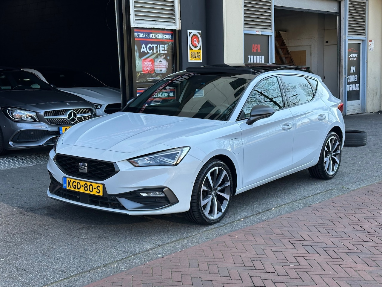 SEAT Leon - 1.4 TSI eHybrid PHEV FR Business Intense 1.4 TSI eHybrid PHEV FR Business Intense - AutoWereld.nl