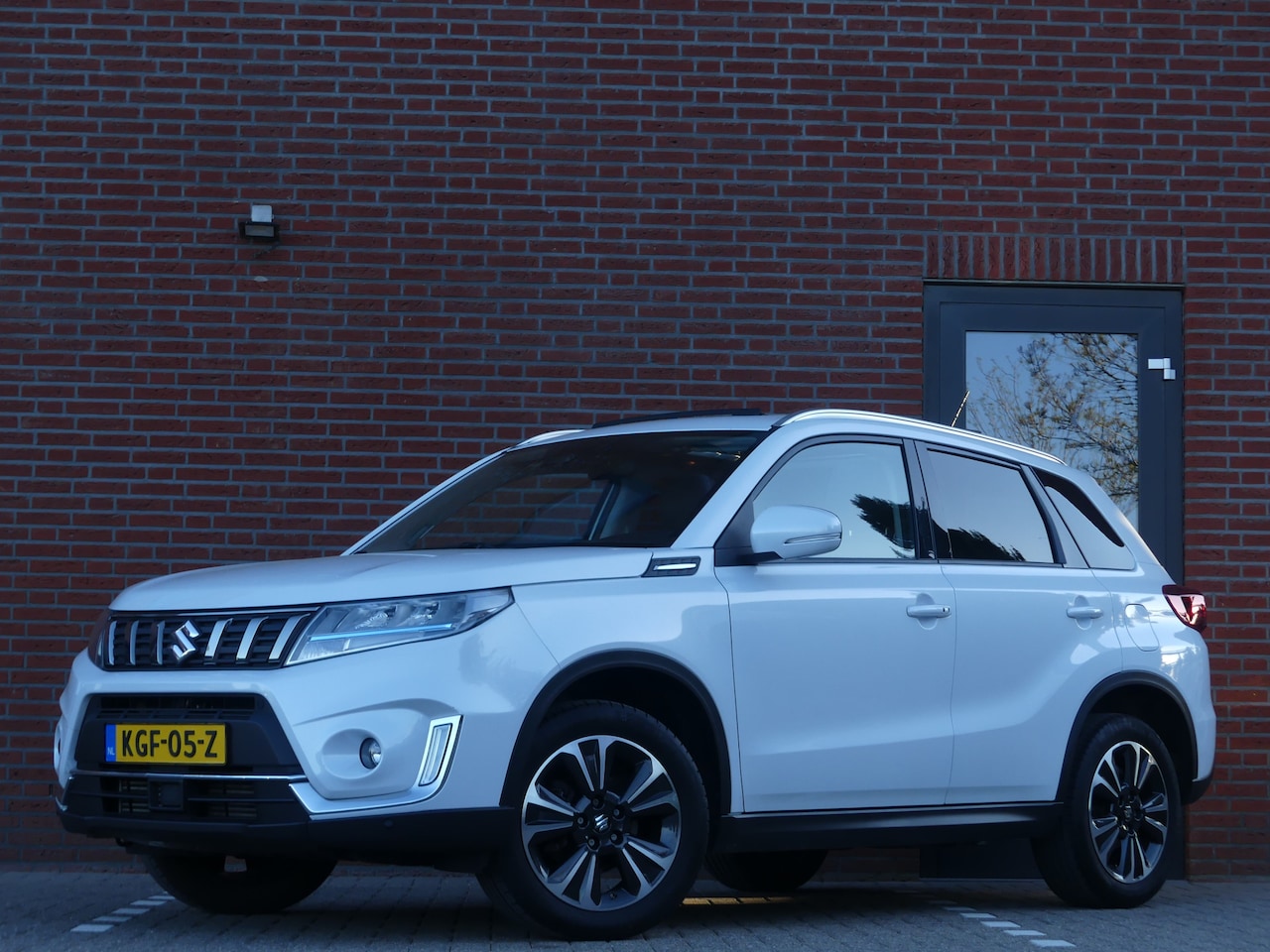 Suzuki Vitara - 1.4 Boosterjet Style Smart Hybrid AllGrip 1.4 Boosterjet Style Smart Hybrid AllGrip - AutoWereld.nl