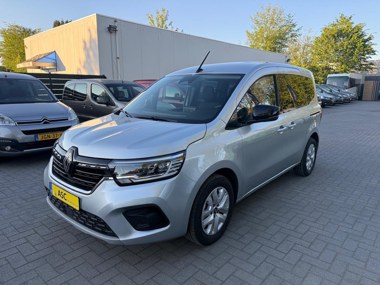 Renault Kangoo - Rolstoelauto L1 Automaat - Bodemverlaging - Rolstoelvervoer - 2025 - AutoWereld.nl