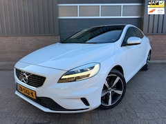 Volvo V40 - 1.5 T3 152PK Polar+ Sport Panoramadak / Keyless entry / Trekhaak