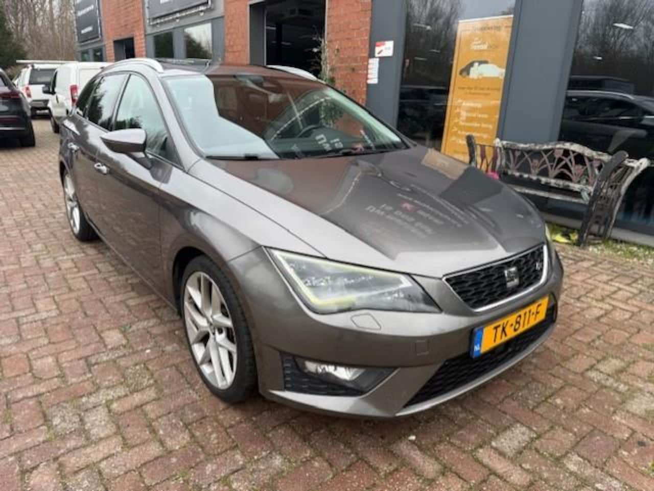 SEAT Leon ST - 2.0 TDI FR Connect AUT, 184pk - AutoWereld.nl