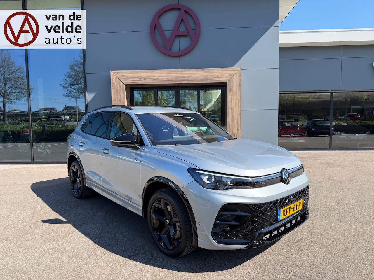 Volkswagen Tiguan - 1.5 eHybrid R-Line | Black line | 360 Camera | Trekhaak | Dode hoek | IQ light | Elek. kle - AutoWereld.nl