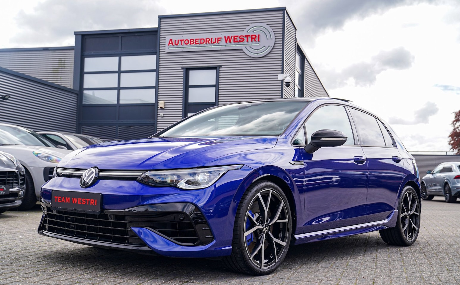 Volkswagen Golf - 2.0 TSI R 4Motion | Stoelverkoeling | Carbon | Stuurwielverwarming | Akrapovic | Harman\Ka - AutoWereld.nl