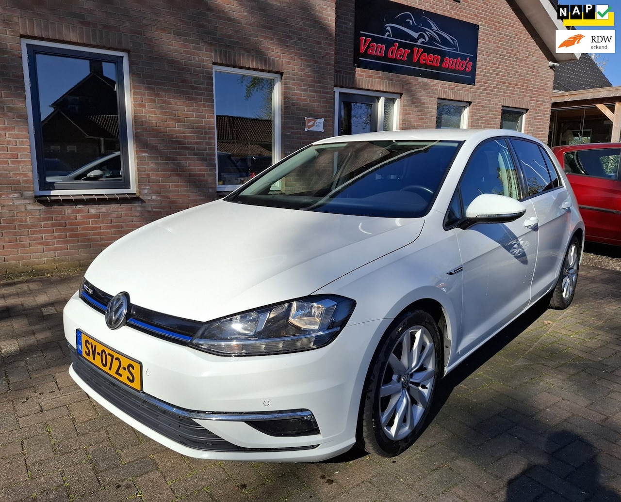 Volkswagen Golf - 1.5 TSI Highline automaat. 100 % onderhouden en in nieuw staat! O,a, carplay, navi, pdc, l - AutoWereld.nl