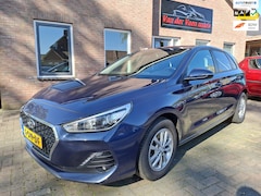 Hyundai i30 - 1.0 T-GDI Comfort. Zeer netjes en luxe o.a: Navi, carplay, cruise, camera, etc. Prijs rijk