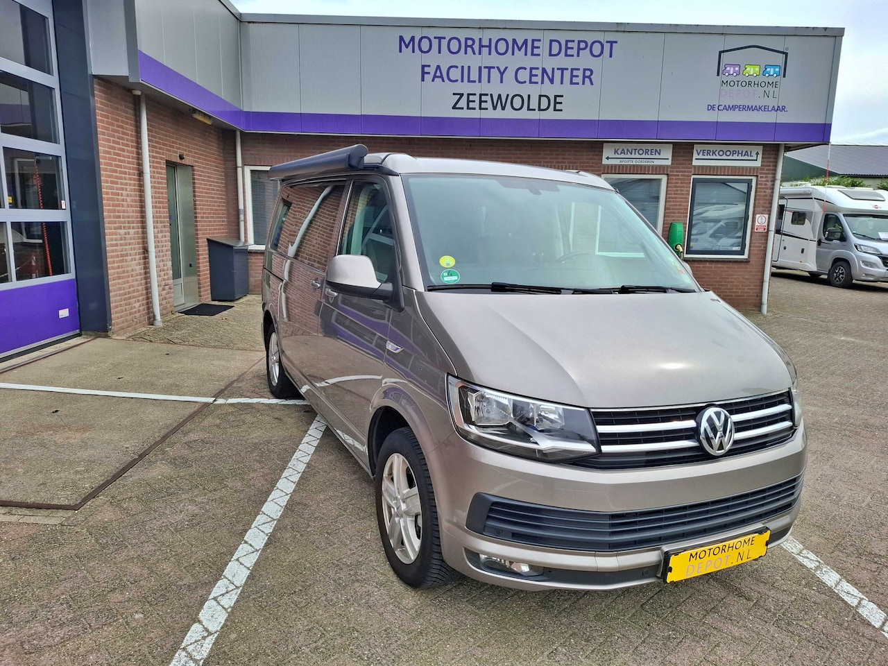 Volkswagen Transporter California - Ocean | 150 PK | Origineel NL met NAP | - AutoWereld.nl