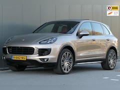 Porsche Cayenne - 3.6 S Facelift Pano Sport Chrono Luchtvering 360Camera Bose