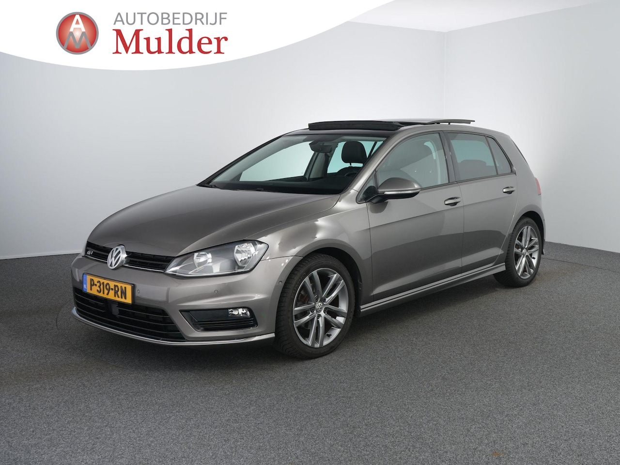 Volkswagen Golf - 1.2 TSI Connected Series R-line | Pano | ACC |Carplay | Winterpakket | - AutoWereld.nl