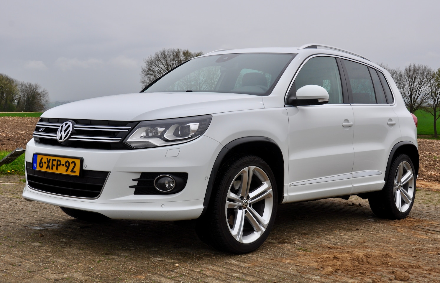 Volkswagen Tiguan - 1.4 TSI Sport&Style R-line Edition - AutoWereld.nl
