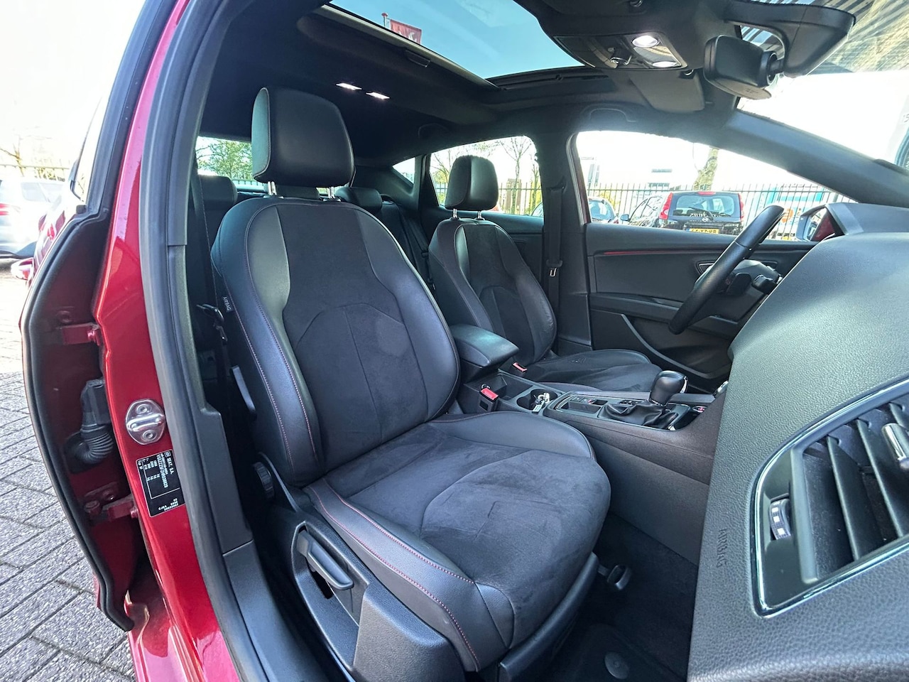 SEAT Leon - 1.8 TSI FR Connect|Camera|Alcantara|Pano|Full-Link