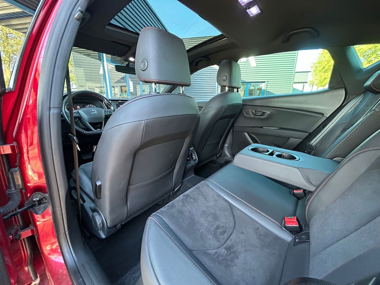 SEAT Leon - 1.8 TSI FR Connect|Camera|Alcantara|Pano|Full-Link