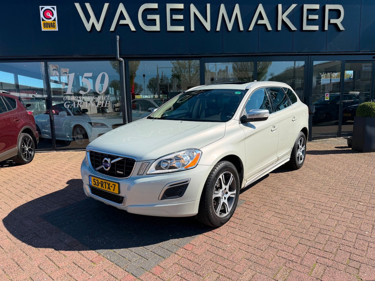 Volvo XC60 - 2.0 D3 R-Design AUT|Leder|NAVI|PANO|DealerOH! - AutoWereld.nl