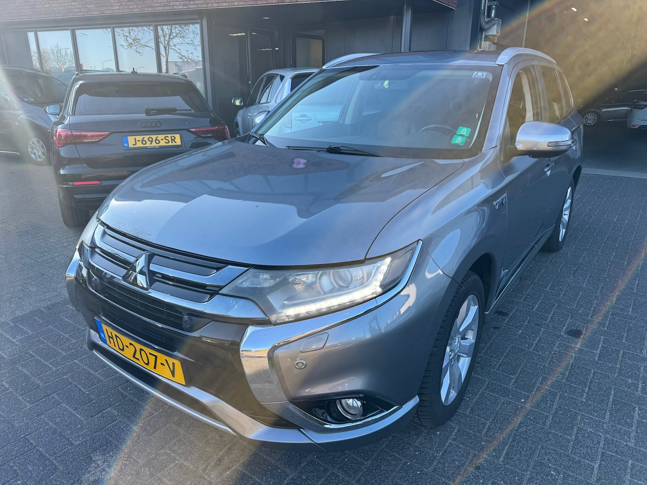 Mitsubishi Outlander - 2.0 PHEV Executive CRUISE CAMERA TREKHAAK GOED ONDERHOUDEN - AutoWereld.nl