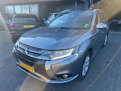 Mitsubishi Outlander - 2.0 PHEV Executive CRUISE CAMERA TREKHAAK GOED ONDERHOUDEN
