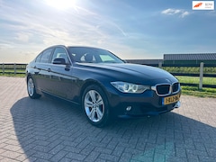 BMW 3-serie - 320i xDrive High Executive