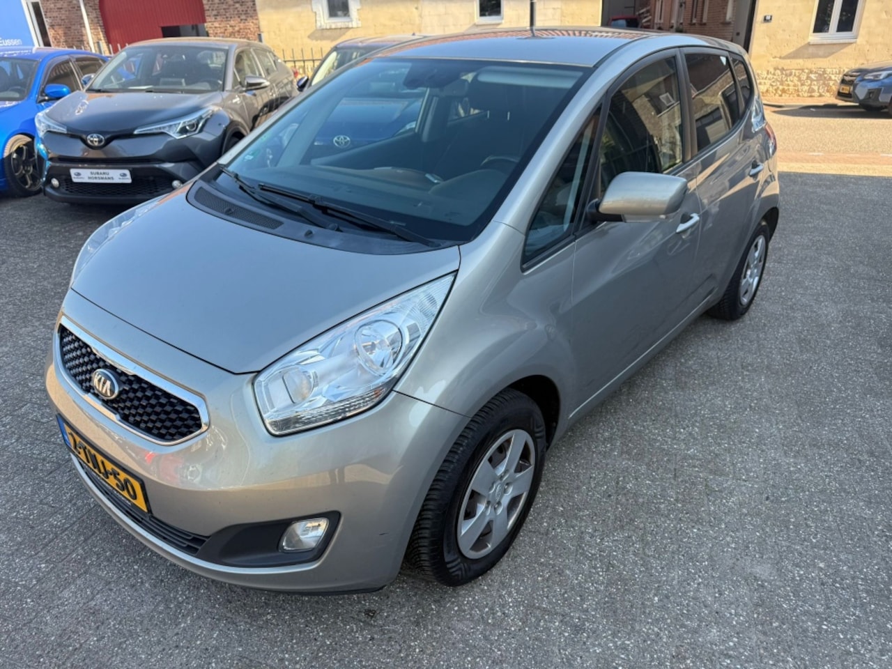 Kia Venga - 1.4 CVVT ExecutiveL. - AutoWereld.nl
