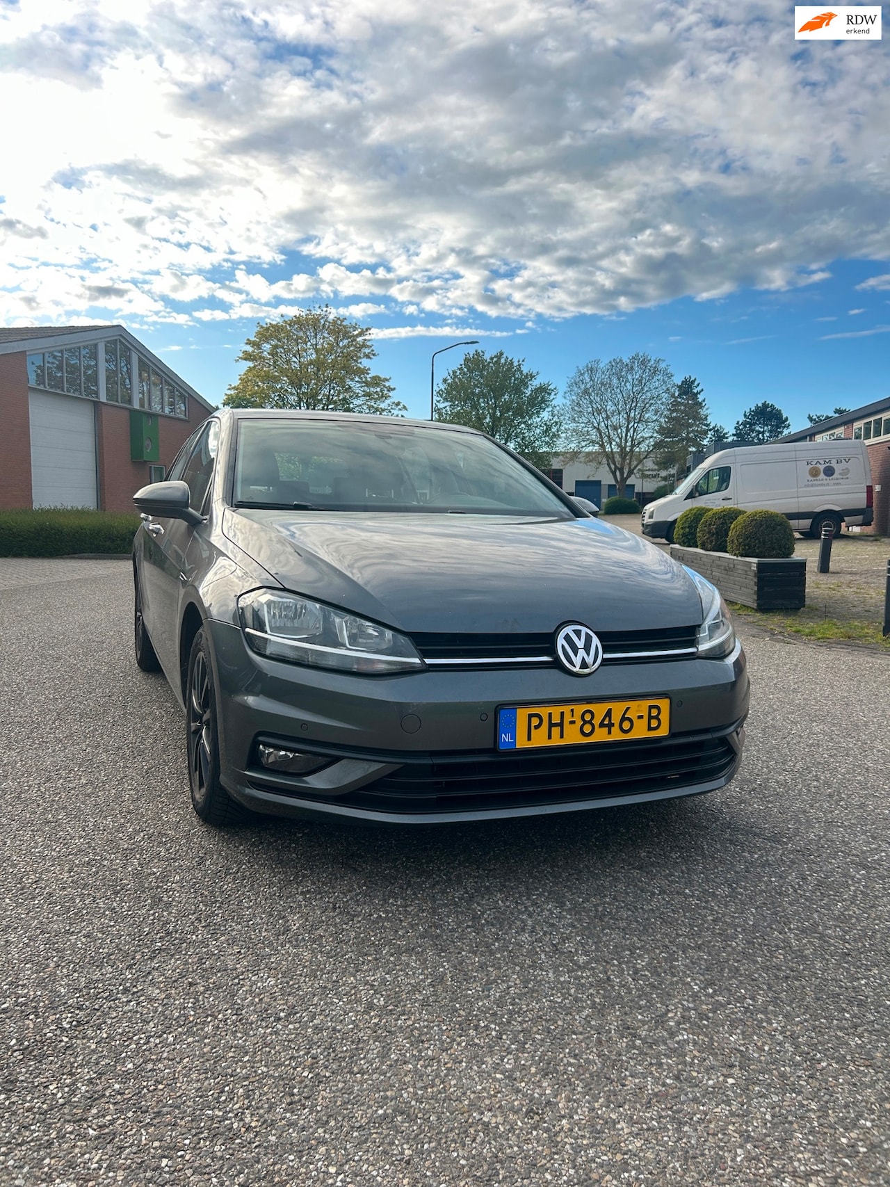 Volkswagen Golf - 1.6 TDI Highline Business R | DSG - AutoWereld.nl