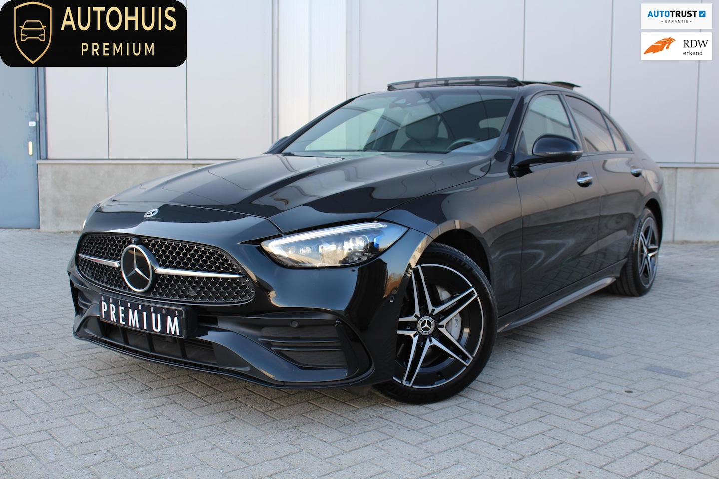 Mercedes-Benz C-klasse - C300e C300e AMG Premium Plus Pano/Head-up/Trekhaak/Memory/Leder - AutoWereld.nl