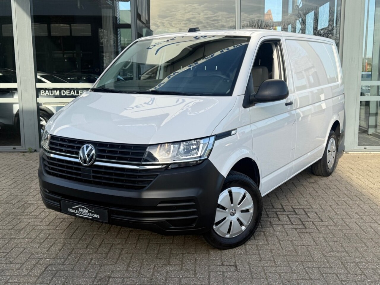 Volkswagen Transporter - 2.0 TDI L1H1 BMT AIRCO 3 ZITPL NAVI-CARPLAY PDC. - AutoWereld.nl