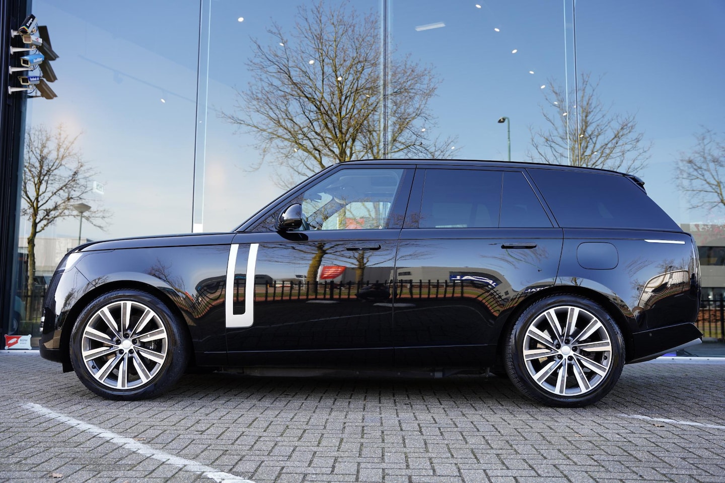 Land Rover Range Rover - P 510 E First Edition GERESERVEERD - AutoWereld.nl