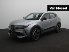 Alfa Romeo Junior - Elettrica 54 kWh | Apple Carplay/Android Auto | Cruise Control | Lichtmetalen Velgen | Air