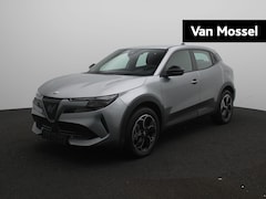 Alfa Romeo Junior - Elettrica 54 kWh | Apple Carplay/Android Auto | Cruise Control | Lichtmetalen Velgen | Air