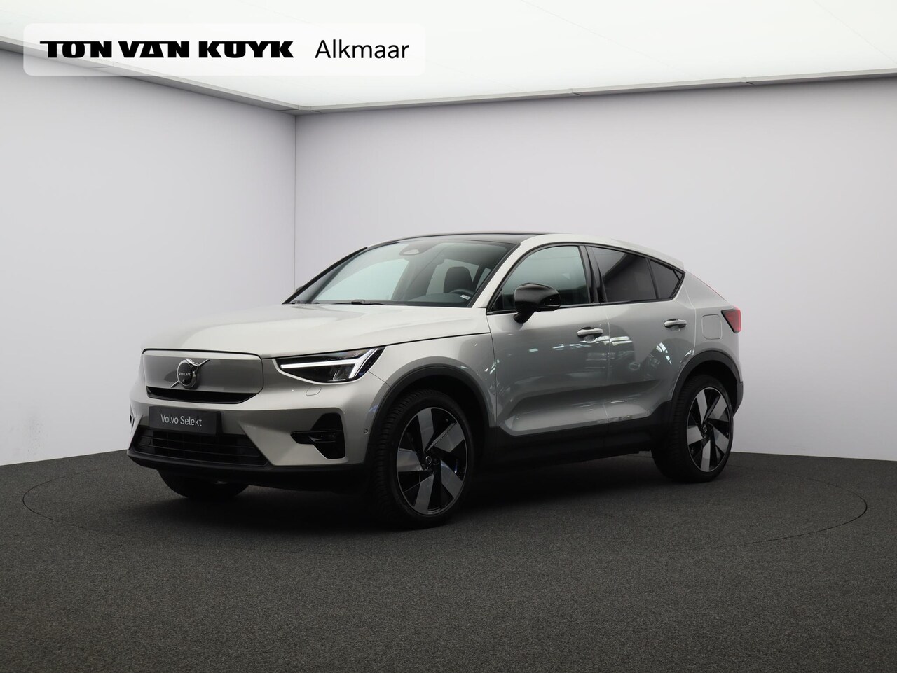 Volvo C40 - Recharge Ultimate 69 kWh / SOH 95% / 20"/ Full LED / Privacy glass / Elektr. bed. stoelen - AutoWereld.nl